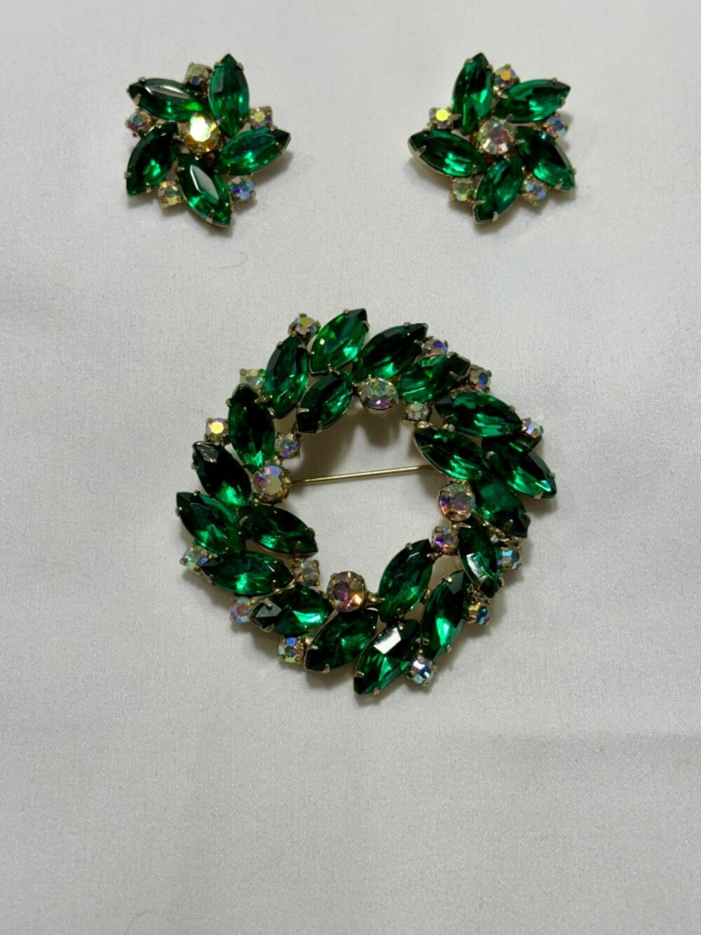 Juliana D&E Vintage Green Rhinestone Wreath Brooch & Clip On Earrings Set